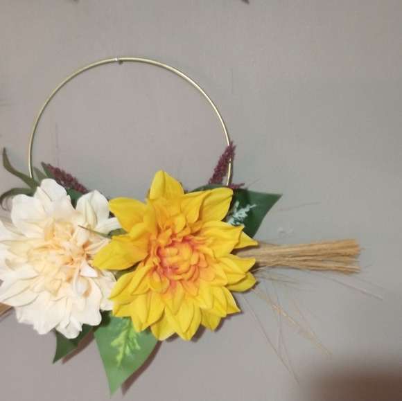 Three handcrafted flower set - Picture 3 of 3